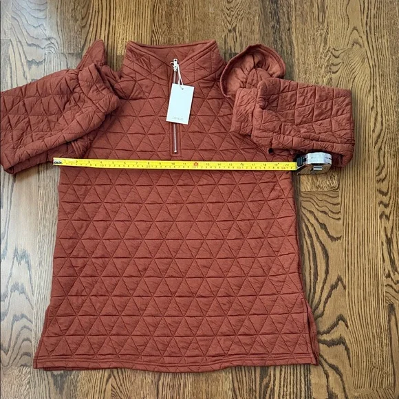 Lovelo Quilted Carmel brown Pullover with Ruffle Sleeves medium - Picture 9 of 11